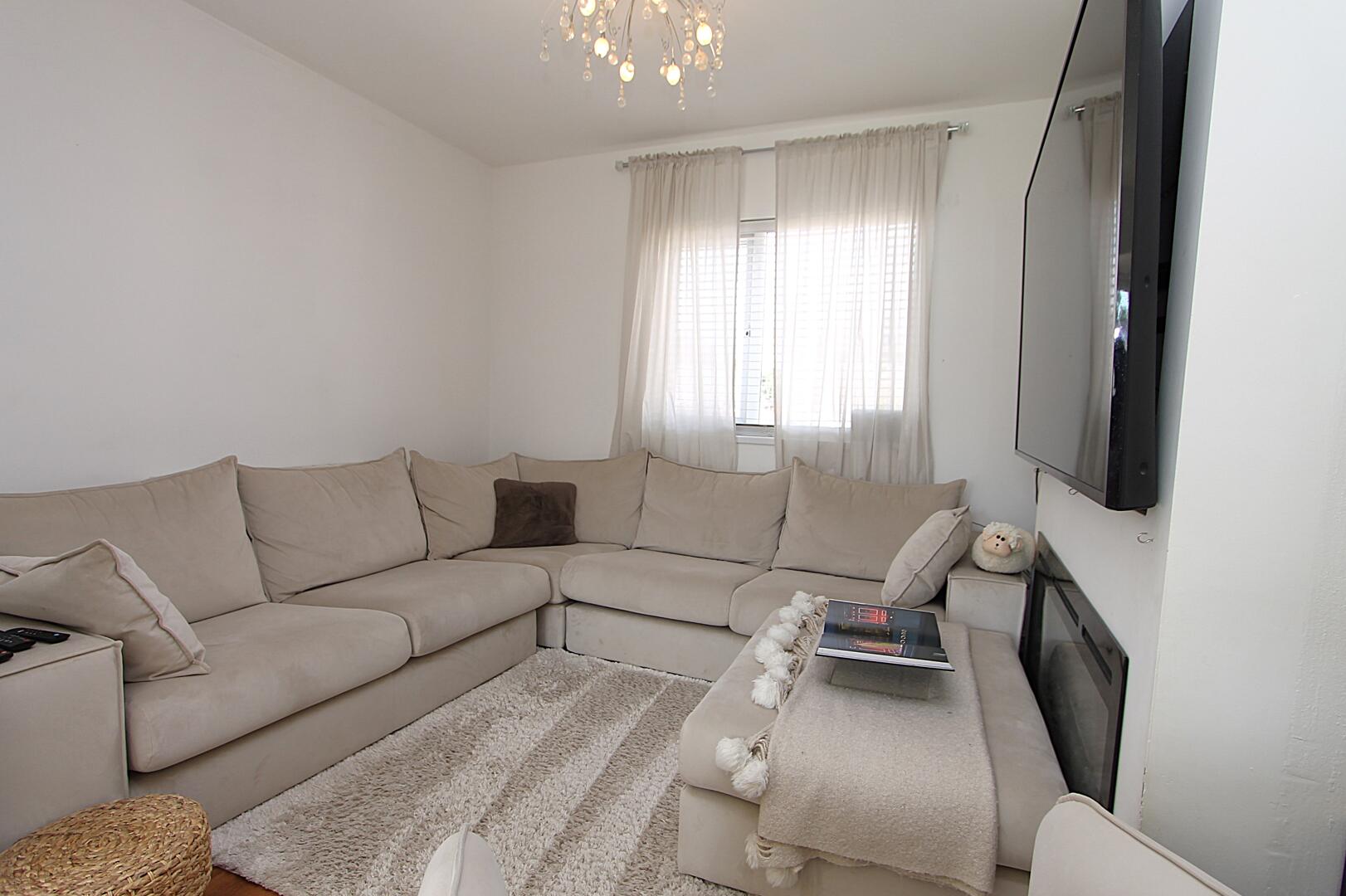 3 bed property in Brinton Crescent, Kidderminster